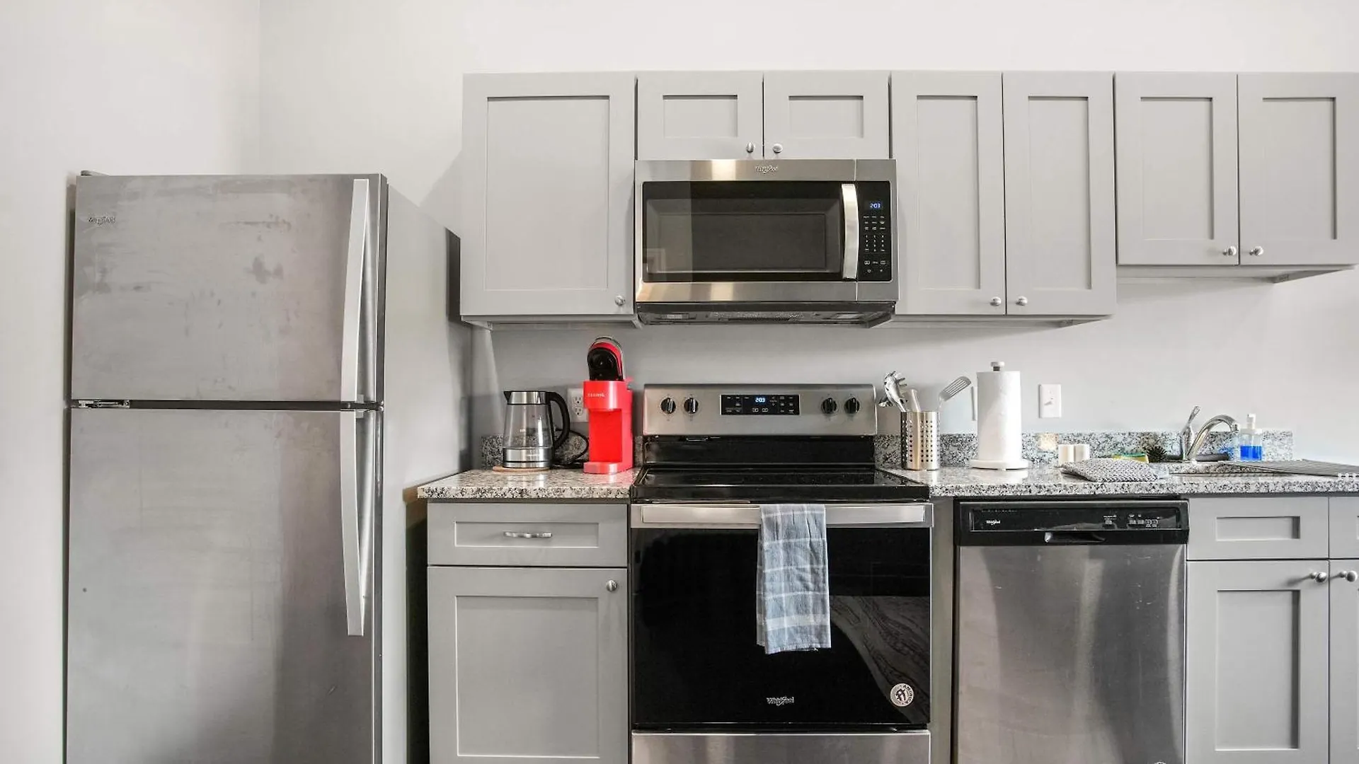CozySuites Modern 1BR in Downtown Pitts 9 Pittsburgh 0*,  United States