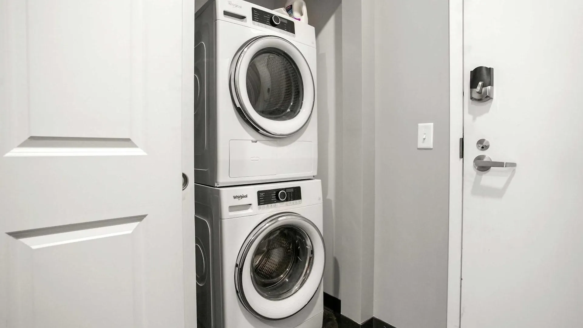 CozySuites Modern 1BR in Downtown Pitts 9 Pittsburgh